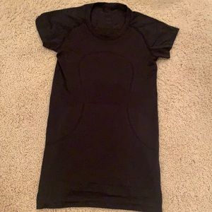 Black lululemon swiftly tech